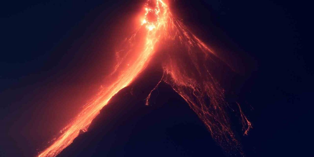 Mayon Yanardağı Çevresinde 13 Bin Kişi Tahliye Edildi
