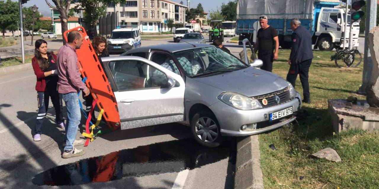 Otomobilin Çarptığı Bisiklet Sürücüsü Hayatını Kaybetti