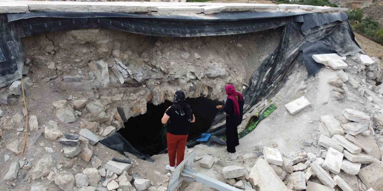 Tarihi Bayezid-i Bistami Türbesi’ne, Molozların Arasından Ziyaret