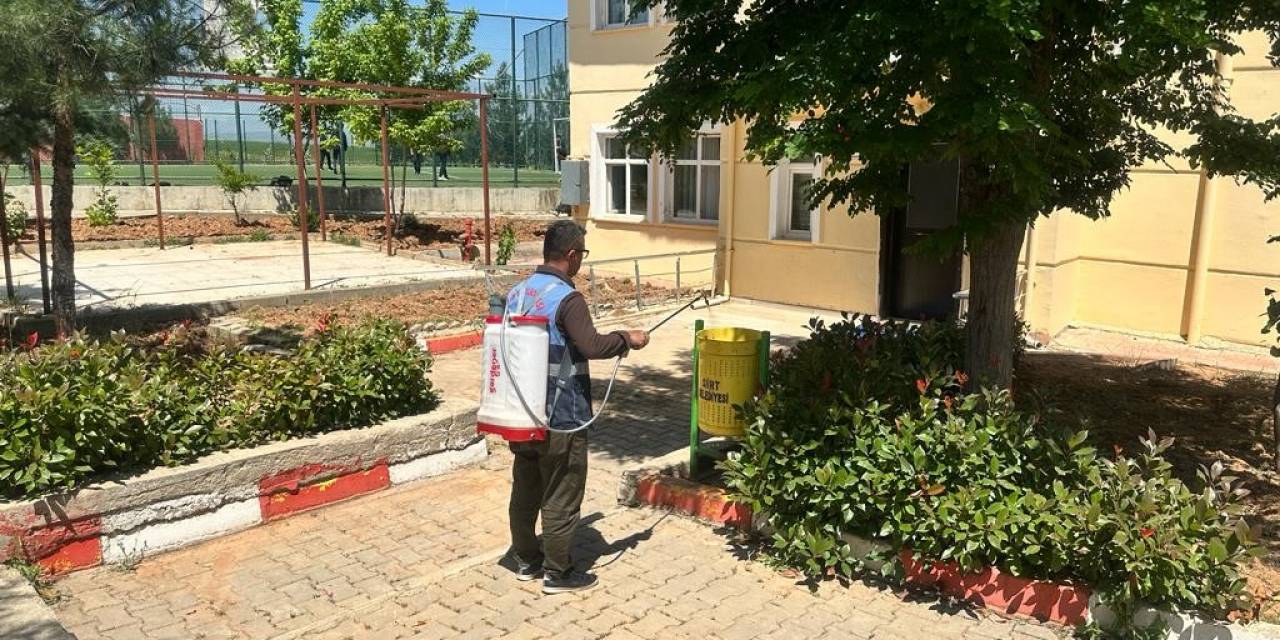 Siirt’te Haşerelere Ve Kötü Kokuya Karşı İlaçlama Yapılıyor