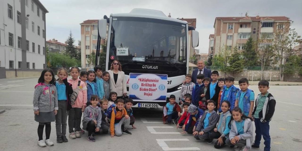 İlkokul Öğrencileri Köy Okullarına Kitap Bağışladı