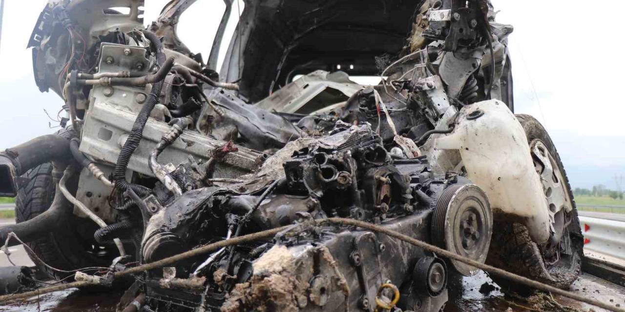 Kmo’da Korkutan Kaza: Araç Bariyerlere Çarparak Alev Aldı