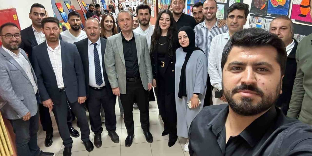 Ağrı’da Öğrencilerin Eserlerinin Yer Aldığı Yıl Sonu Sergisi Açıldı