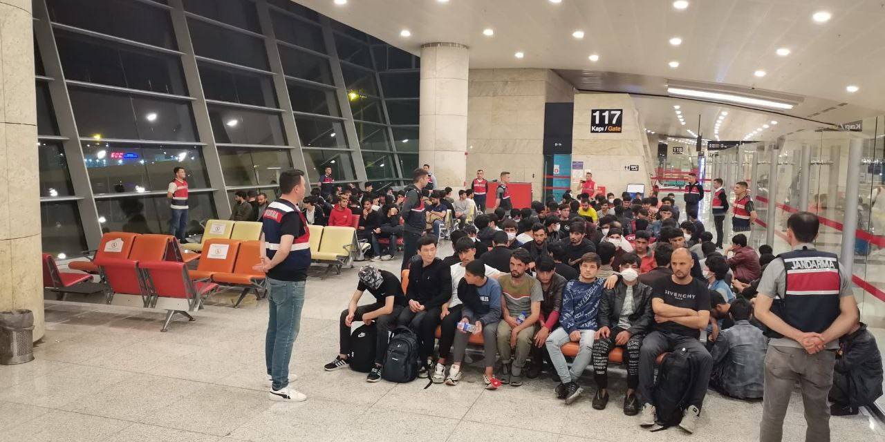 Ankara’dan 136 Düzensiz Afgan Göçmen Ülkelerine Yollandı