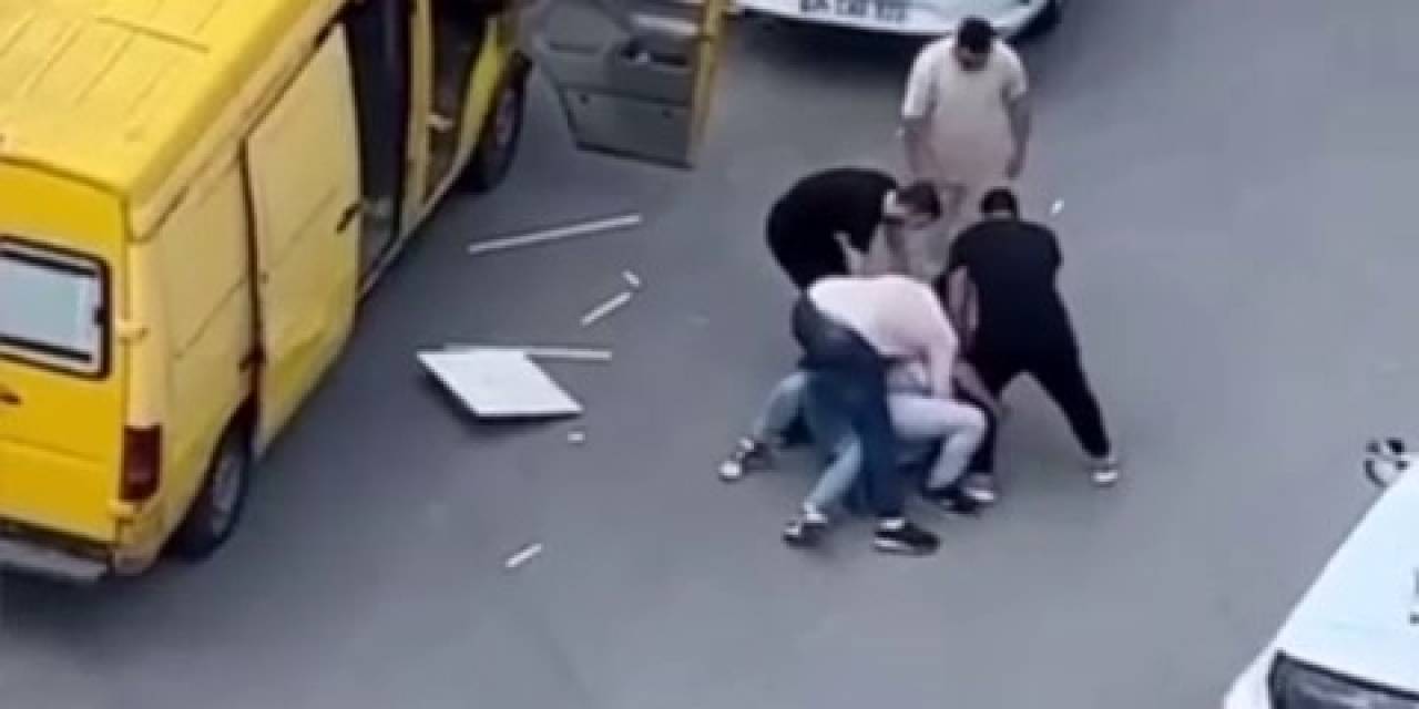 Başakşehir’de Trafikte Yol Verme Kavgası Kamerada