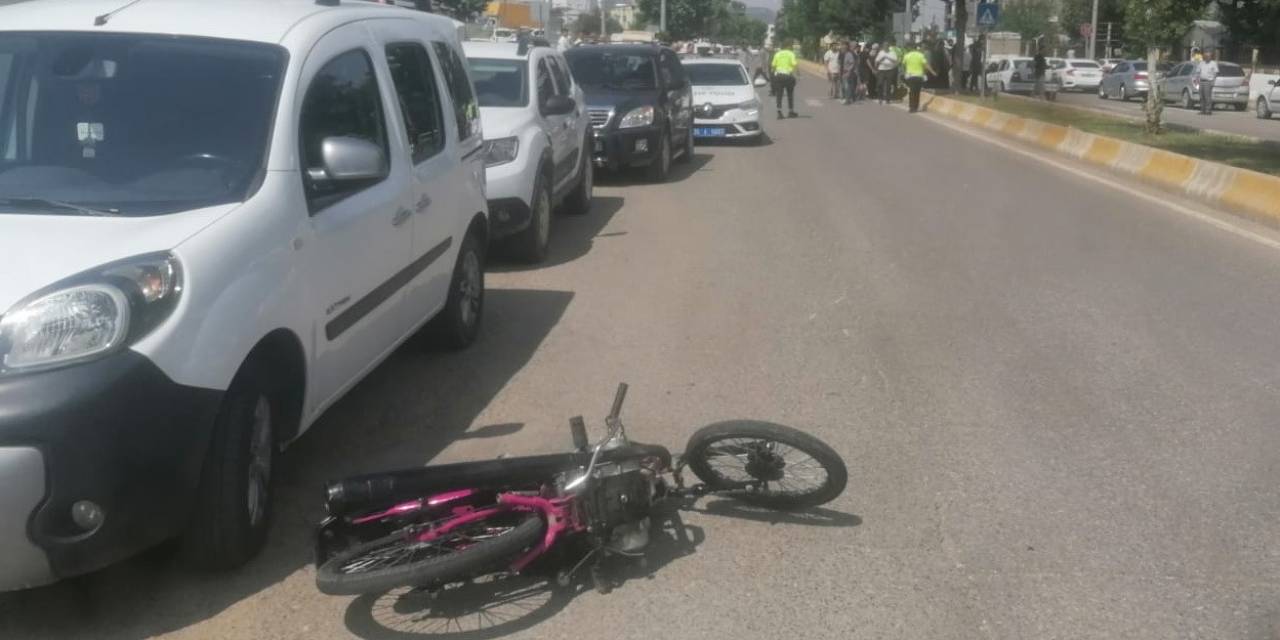 Motosiklet, Yolun Karşısına Geçmeye Çalışan Polise Çarptı: 2 Yaralı
