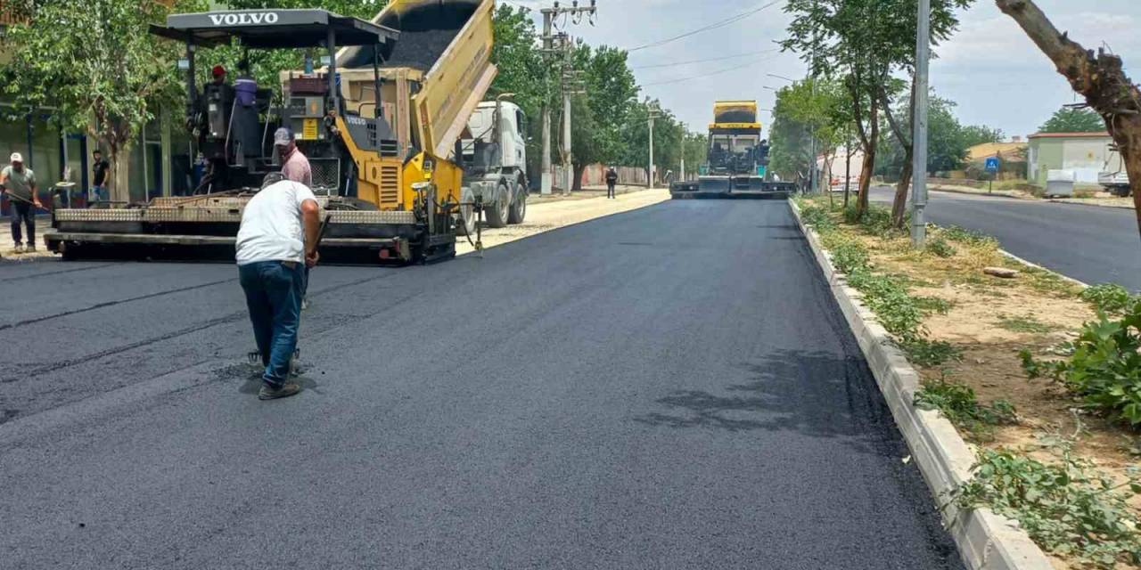 Ambar Mahalle Yoluna Sıcak Asfalt Serimi Gerçekleştirildi