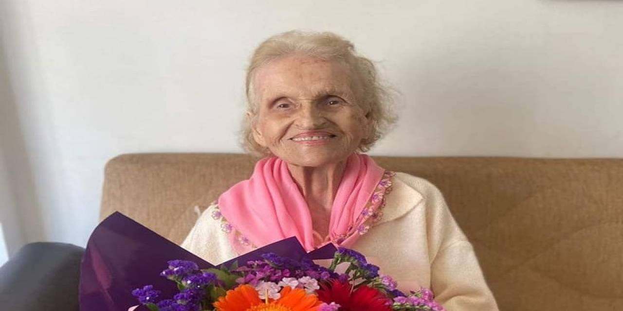 Bandırmalı 103 Yaşındaki Yazar Pakize Başaran Hayatını Kaybetti