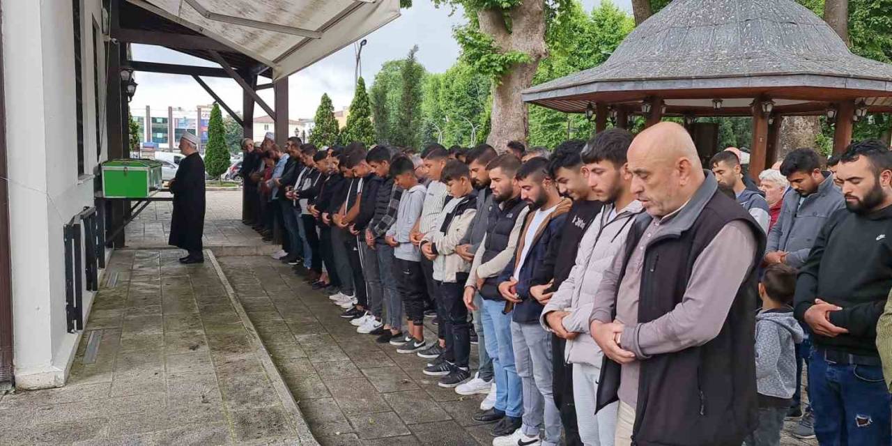 Trafik Kazasında Hayatını Kaybeden Genç Defnedildi