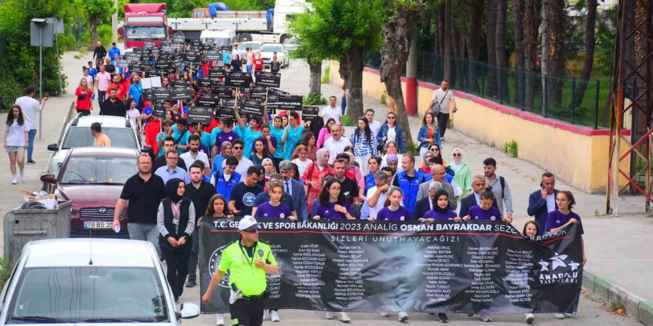Depremde Hayatını Kaybeden Sporcular Ve Vatandaşlar İçin Saygı Yürüyüşü Yapıldı