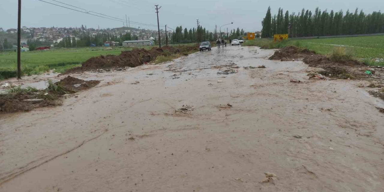 Kuvvetli Yağış Tarım Arazilerinde Hasara Neden Oldu