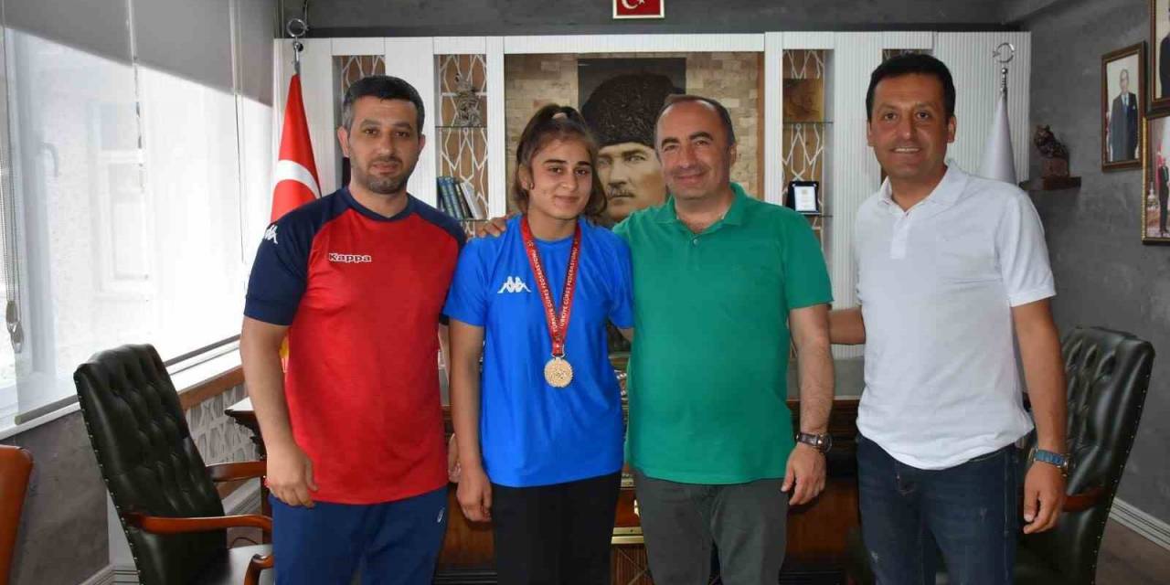 Şampiyon Güreşçiden Başkan Sülük’e Ziyaret