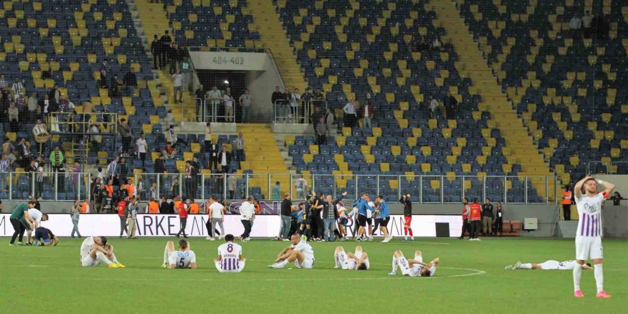 Belediye Derincespor Tff 2. Lig’e Yükseldi