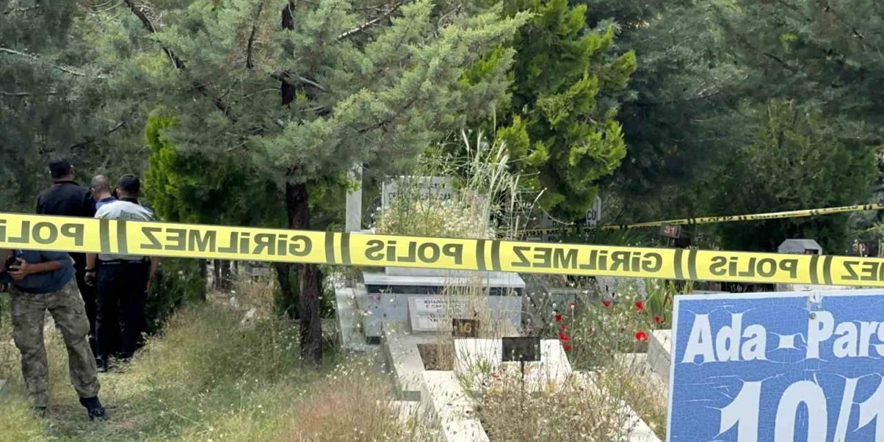 24 Yıl Önce Ölen Kardeşinin Mezarı Başında Canına Kıydı