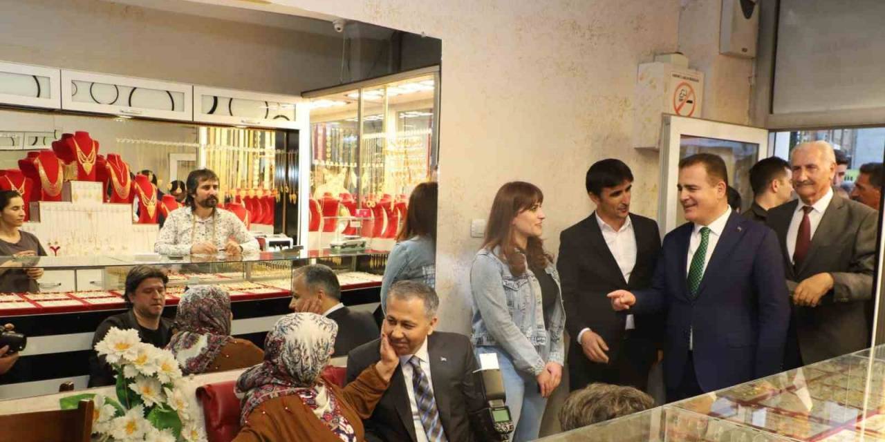 İçişleri Bakanı Yerlikay’a Hakkari’de Sevgi Seli