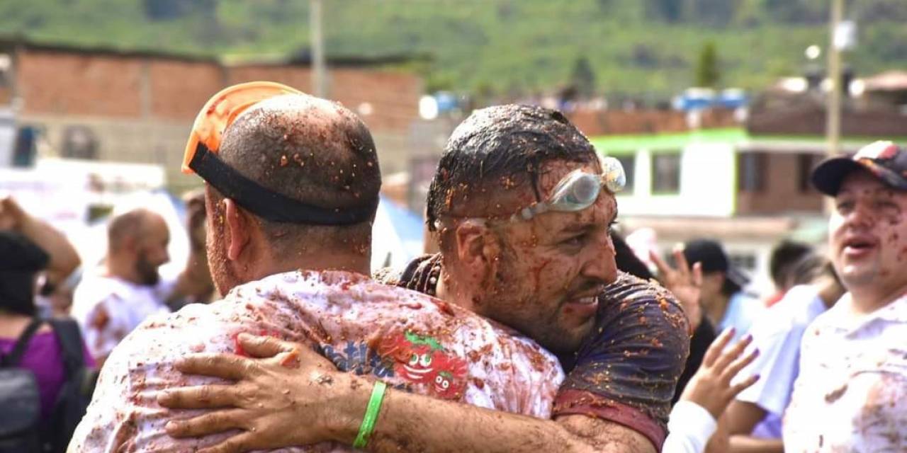 Kolombiya’daki Domates Festivali La Tomatina’da 40 Ton Domates Kullanıldı