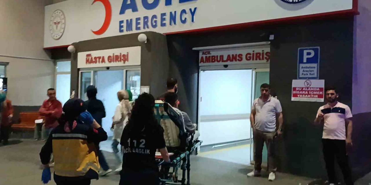 17 Yaşındaki Genç Sokak Ortasında Önce Darp Edildi Ardından Bıçaklandı