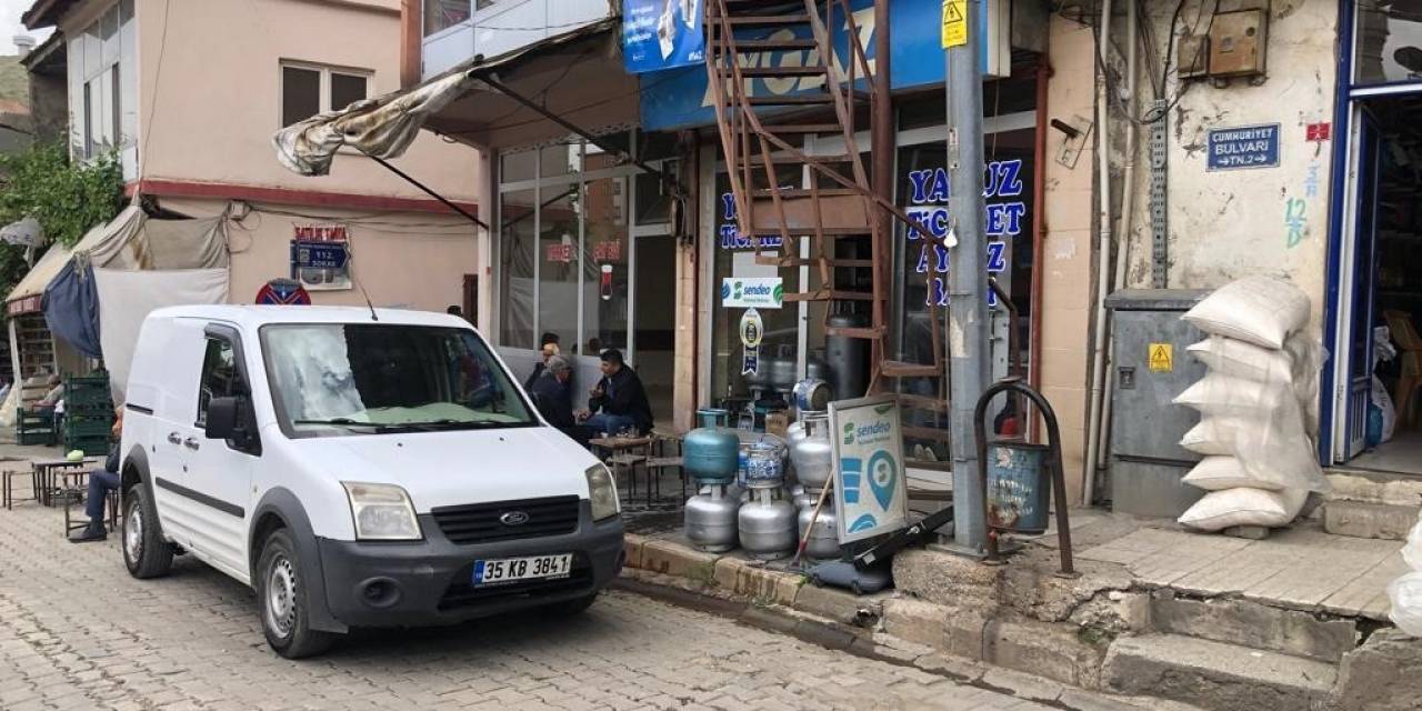 Fren Yerine Gaza Basınca Oturanların Arasına Daldı