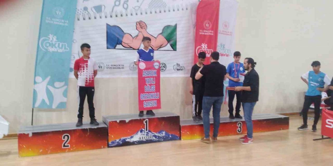 Özalpli Öğrenci Türkiye Üçüncüsü Oldu