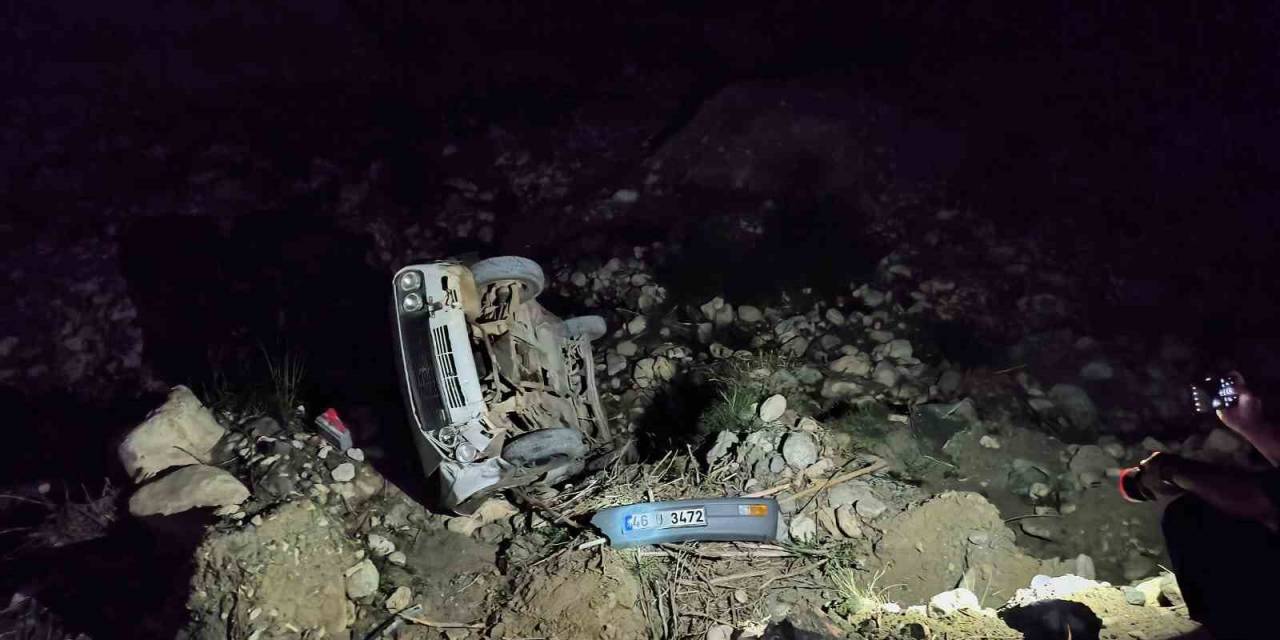 Otomobil Şarampole Devrildi: 4 Yaralı