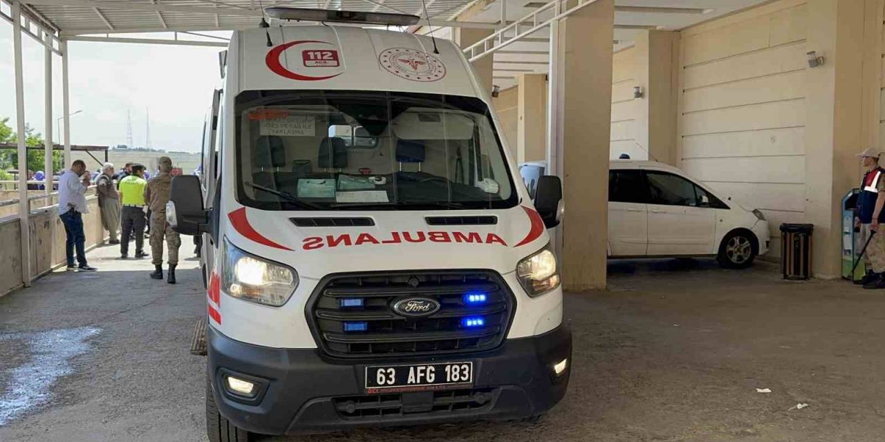 Kontrolden Çıkan Otomobil Bahçe Duvarına Çarptı: 2 Yaralı