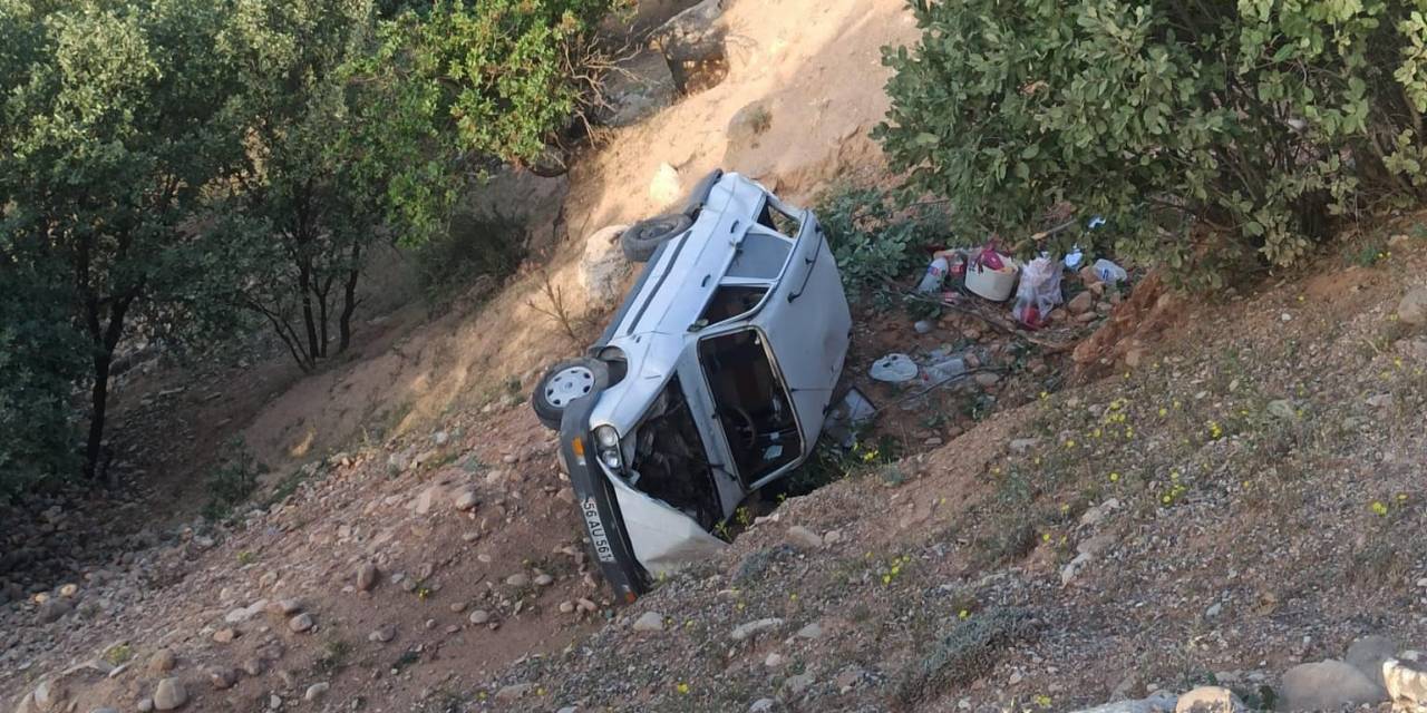 Siirt’te Otomobil Şarampole Yuvarlandı: 3 Yaralı