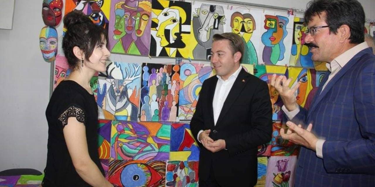 İşitme Engelli Öğretmenin Öğrencilerinden 200 Eserlik Sergi