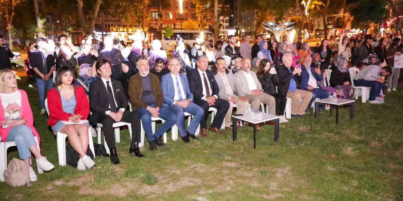Kütahyalılar, Türk-macar Halk Şarkılarıyla Eğlendi