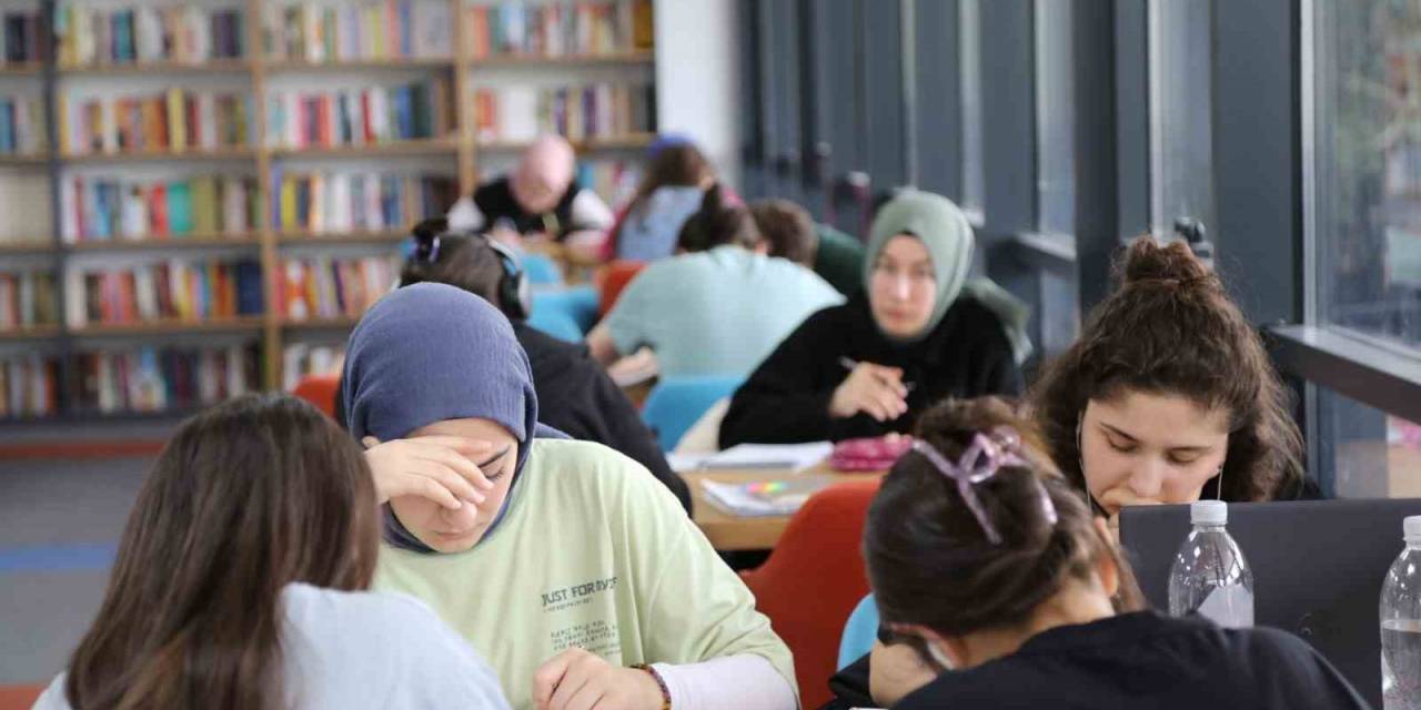 Gürsu Belediyesi’nin Kütüphanesine Yoğun İlgi