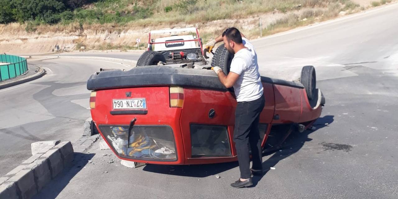 Kontrolden Çıkan Otomobil Takla Attı: 4 Yaralı