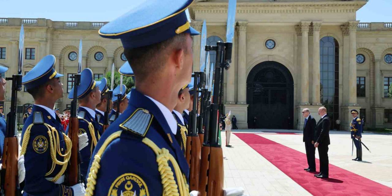Cumhurbaşkanı Erdoğan, Bakü’de Resmi Törenle Karşılandı