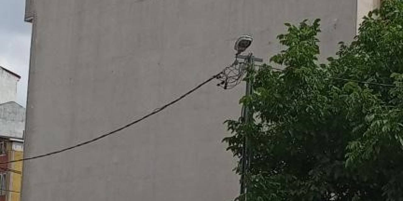 Binadan Atlamaya Çalışan Adamı Döverek İndirdi