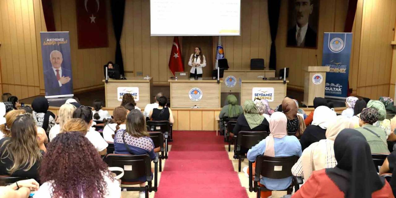 Akdeniz Belediyesi Ebeveynlere ’çocuğum Okula Hazır Mı Semineri’ Verdi