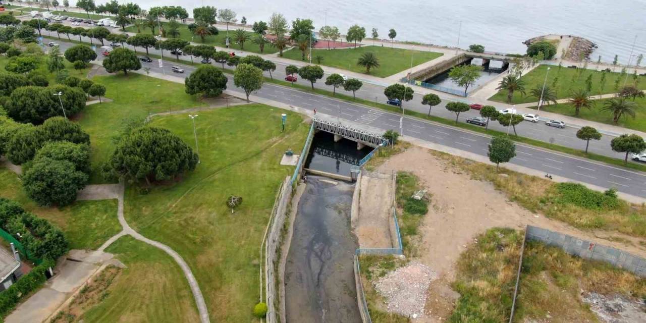 Dragos Deresi De Haliç Gibi Kokuyor