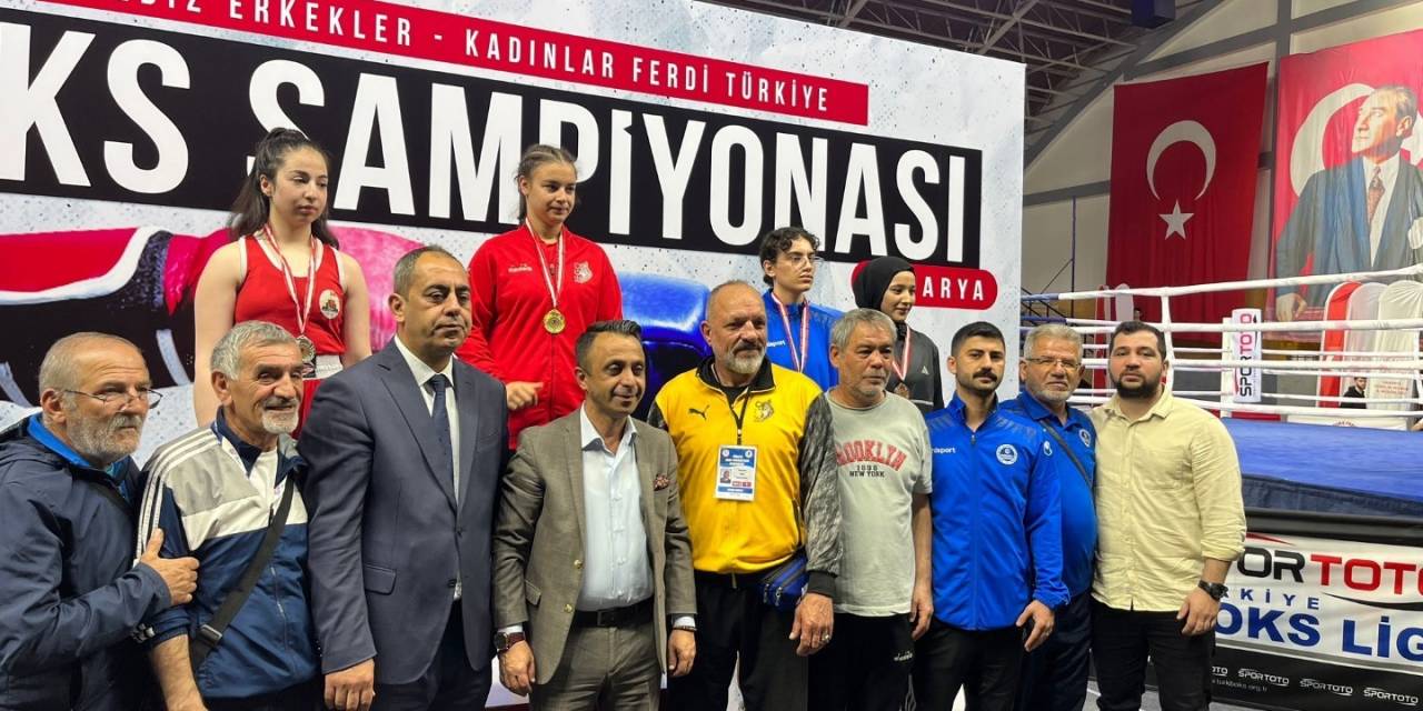 Kağıtsporlu Boksörler 3 Bronz İle Döndü