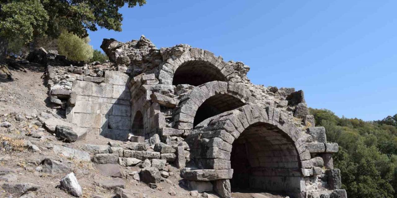 Yunusemre Aigai’deki Kazı Çalışmalarına Bu Yıl Da Destek Verecek