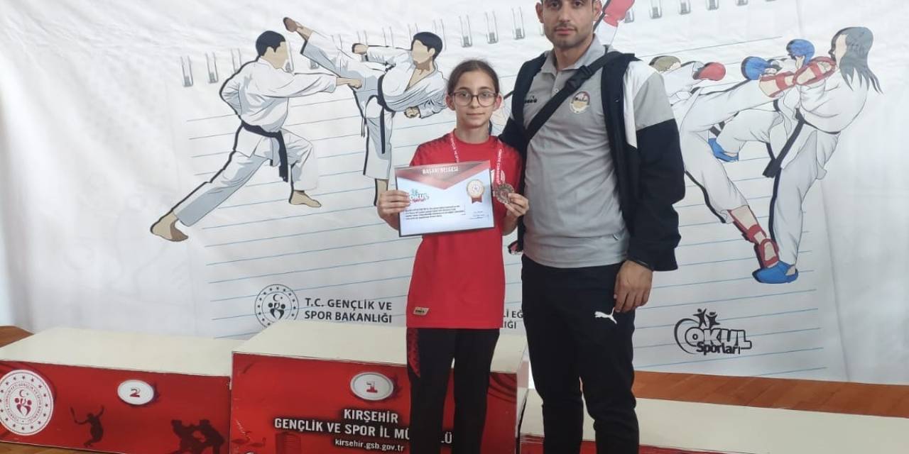 Körfezli Leylanur Karate Şampiyonasında Türkiye Üçüncüsü Oldu