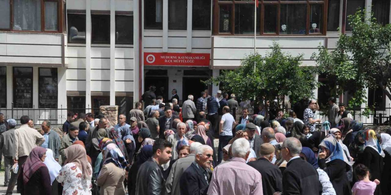 Kutsal Topraklara Yolculuk Başladı: Dualarla Uğurlandılar