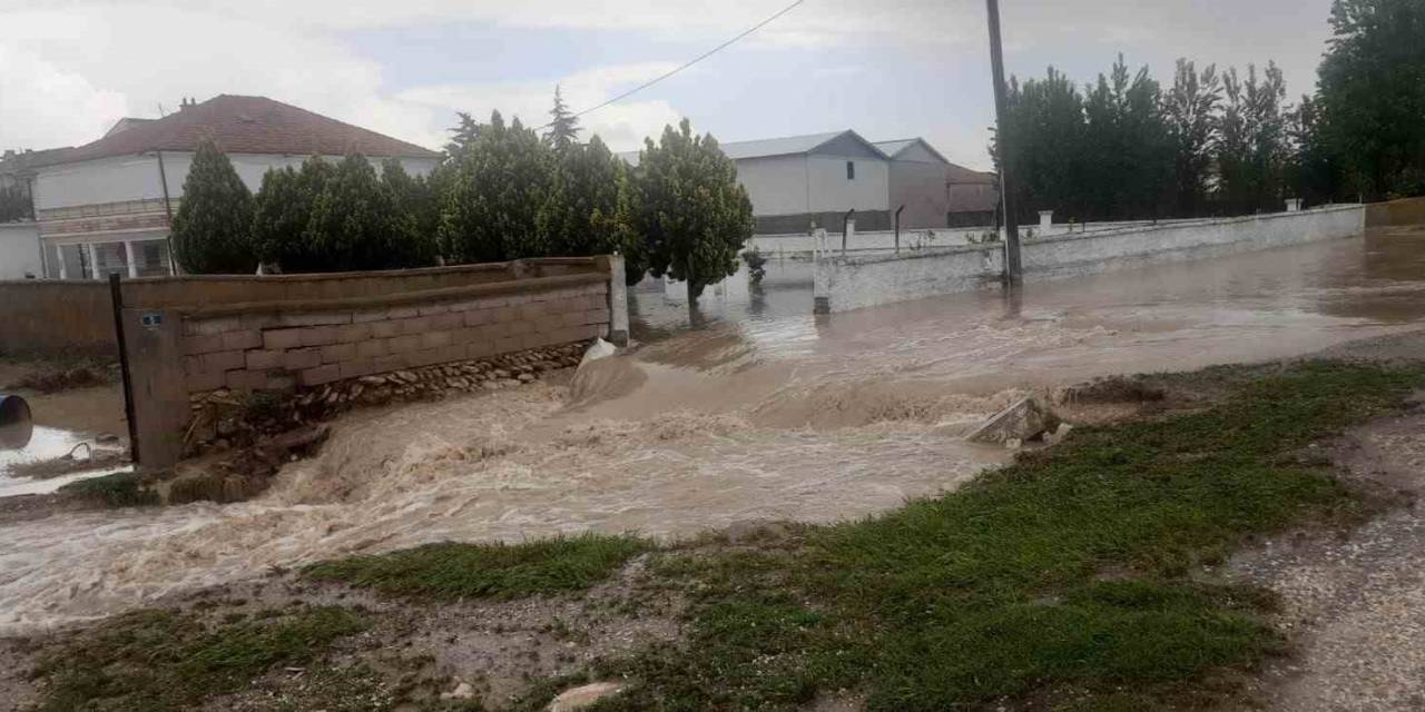 Konya’da Şiddetli Yağmur Sele Neden Oldu