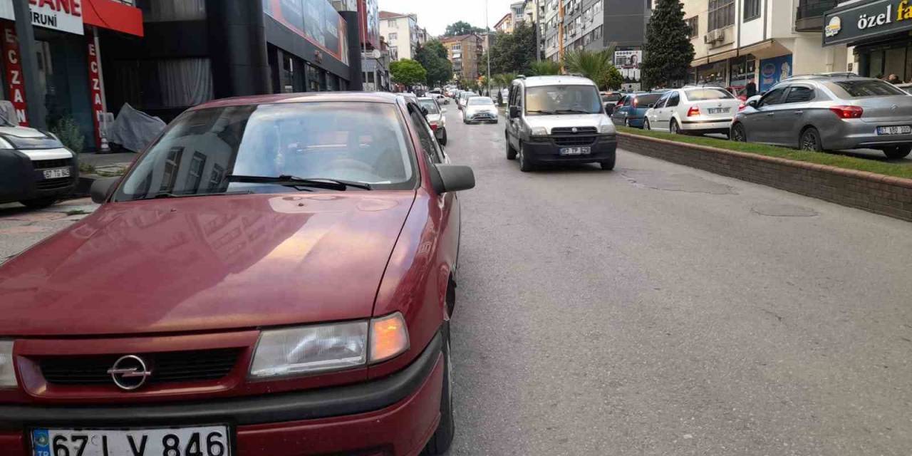 Motosiklet Otomobille Çarpıştı: 1 Yaralı