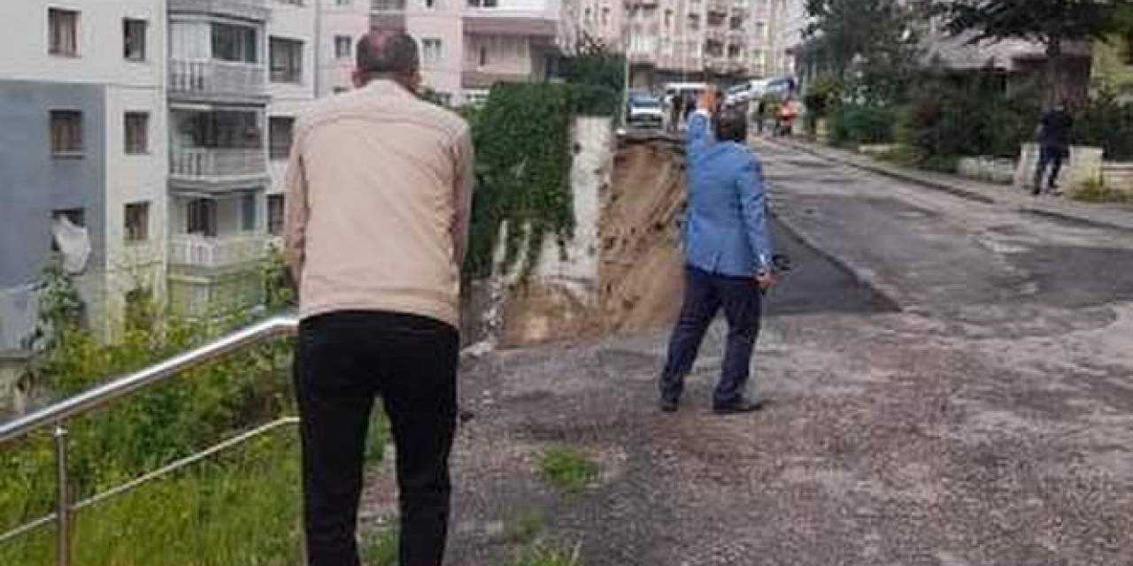 Başkentte Sağanak Nedeniyle Yeni Onarılan Yol Çöktü