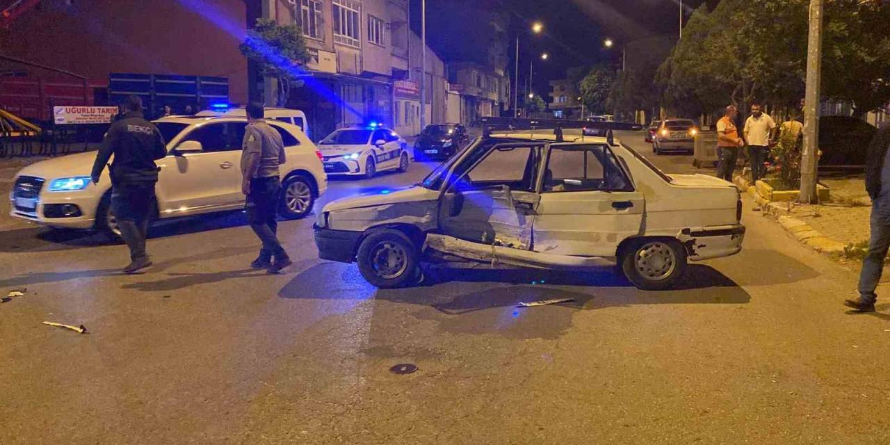 Edirne’de İlginç Kaza: Kazaya Karışan İki Sürücü Kaçtı