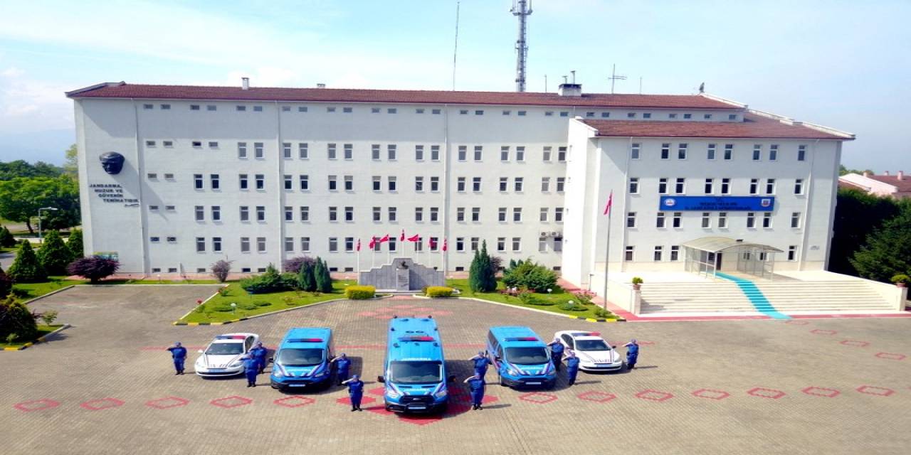 Uyuşturucu Tacirleri Suçüstü Yakalanarak Tutuklandı