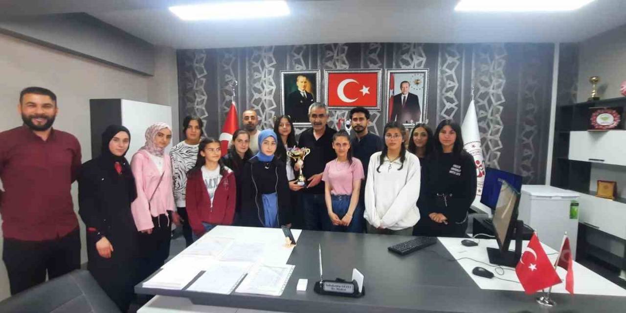 Eleşkirt Gençlik  Spor Halk Oyunları Ekibi Ağrı Şampiyonu Oldu