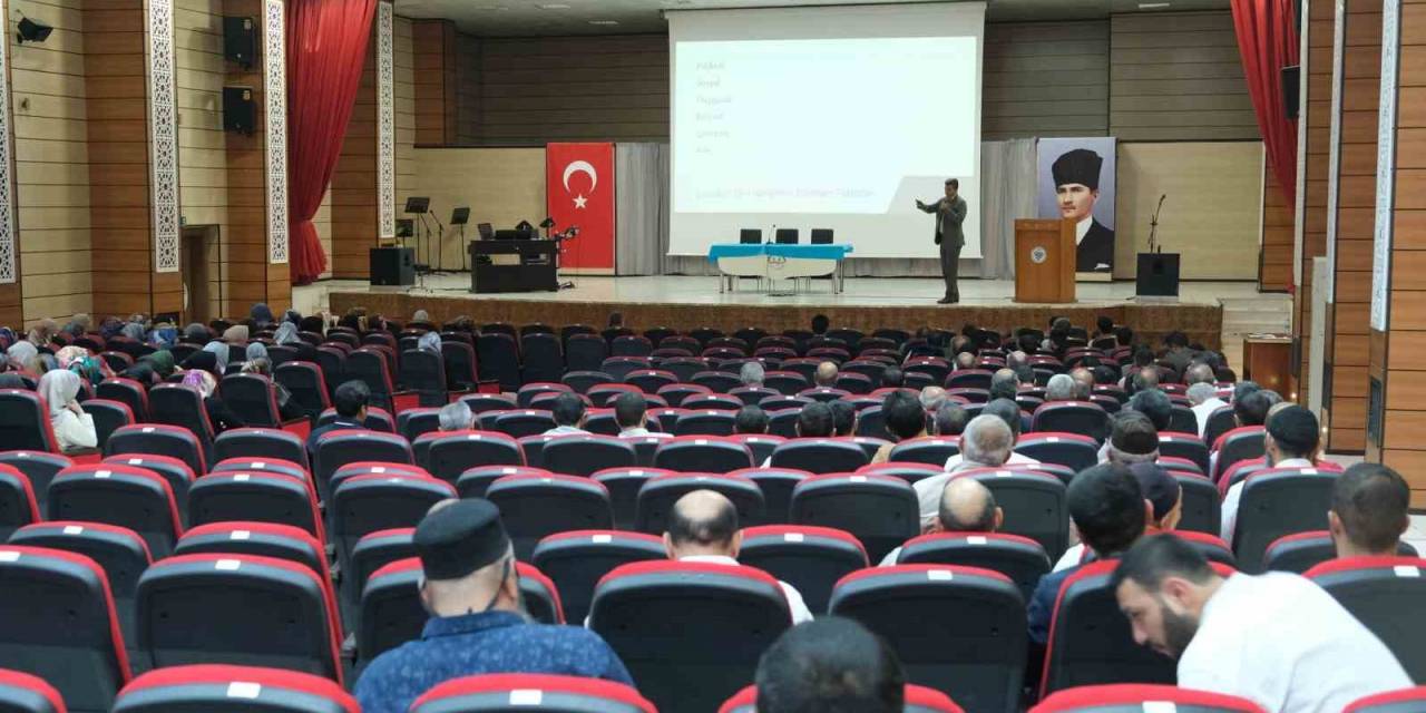 Kuran Kursu Öğreticilerine Yönelik 2023 Yaz Kuran Kursu Semineri Yapıldı