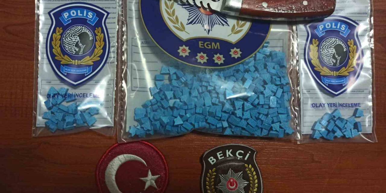 Motosikletli Uyuşturucu Kuryesinin Poşetinden 500 Extacy Çıktı