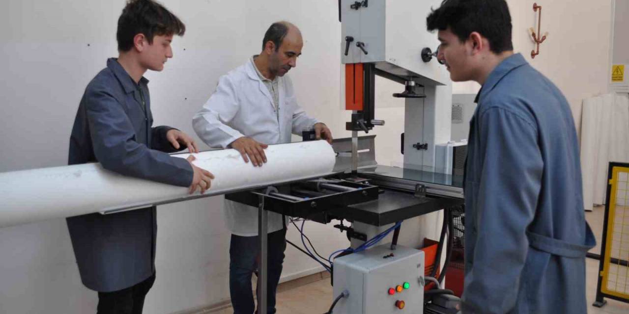 Öğrencilerin Pandemi Döneminde Başladığı Peçete Üretimi Kendilerine Gelir Kaynağı Oldu