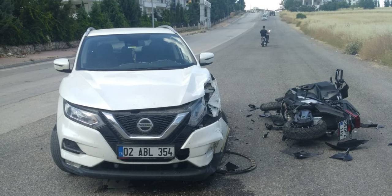 Otomobil İle Motosiklet Çarpıştı:  1 Yaralı