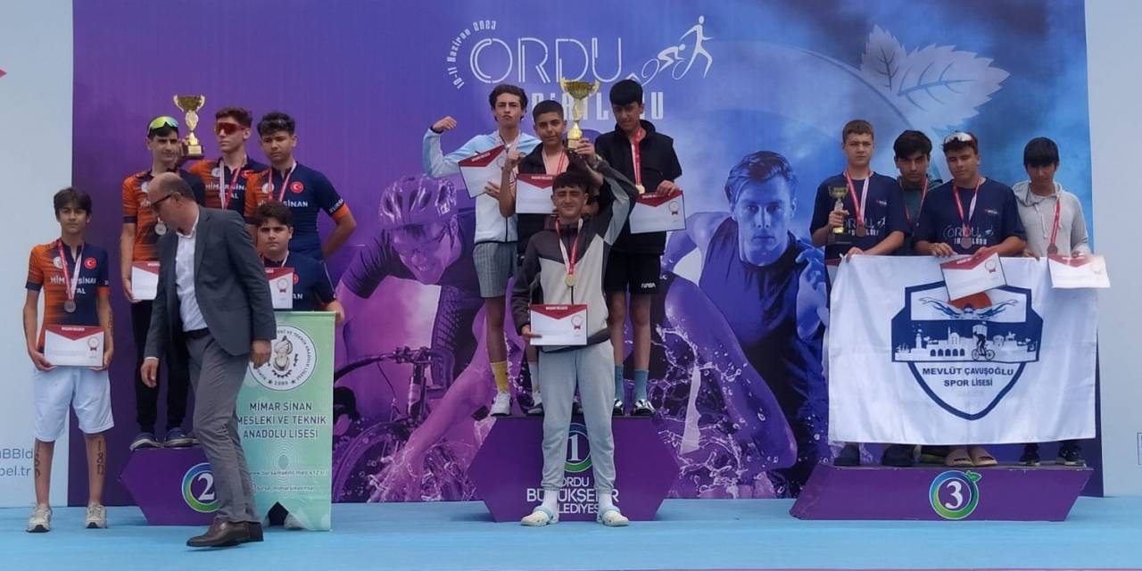 Vanlı Öğrenciler ‘okul Sporları Triatlon Türkiye Şampiyonası’na Damga Vurdu