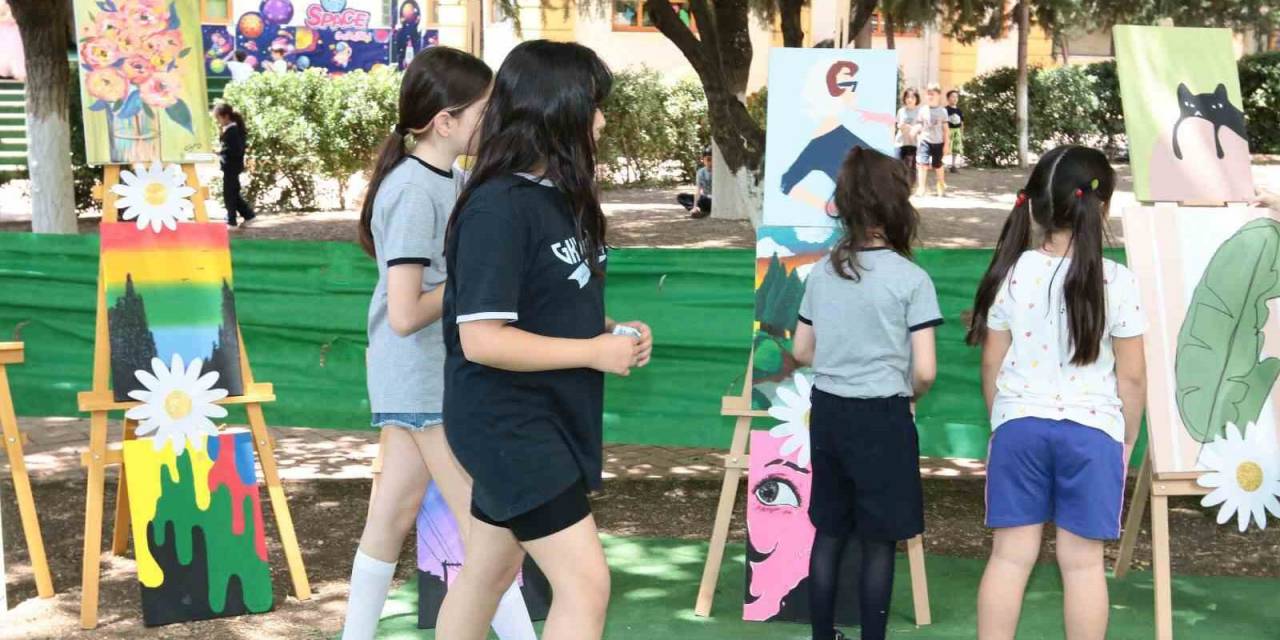 Kolej Öğrencilerinden Resim Sergisi